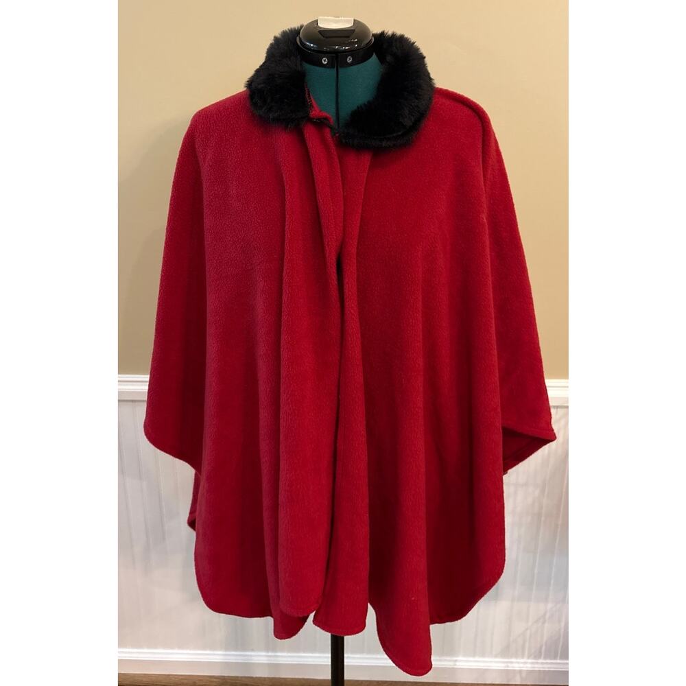 Women’s OneSize‎ Red and Black Fleece Faux Fur Cape Good Used Condition